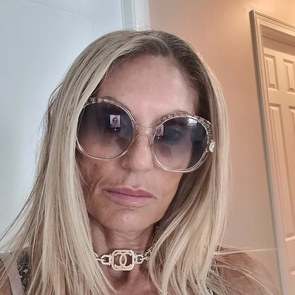 Chloe Sunglasses with Gold and Black Accents - Picture 4 of 7